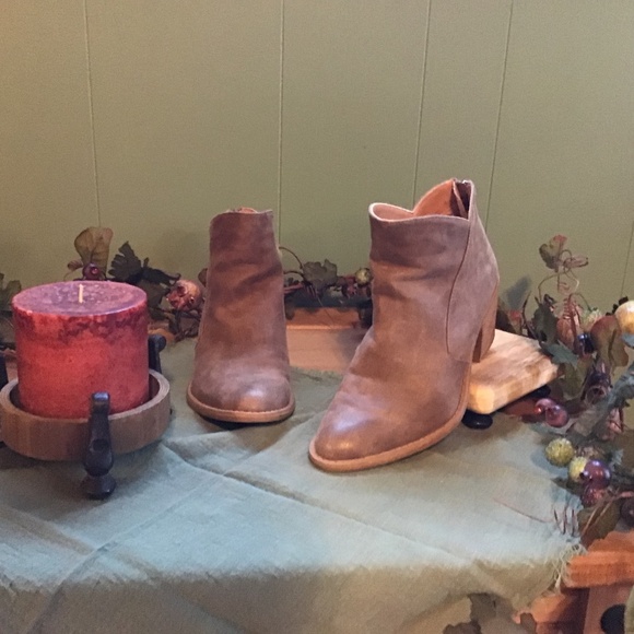 Qupid Taupe Suede Bootie  Size 8 - Picture 1 of 6